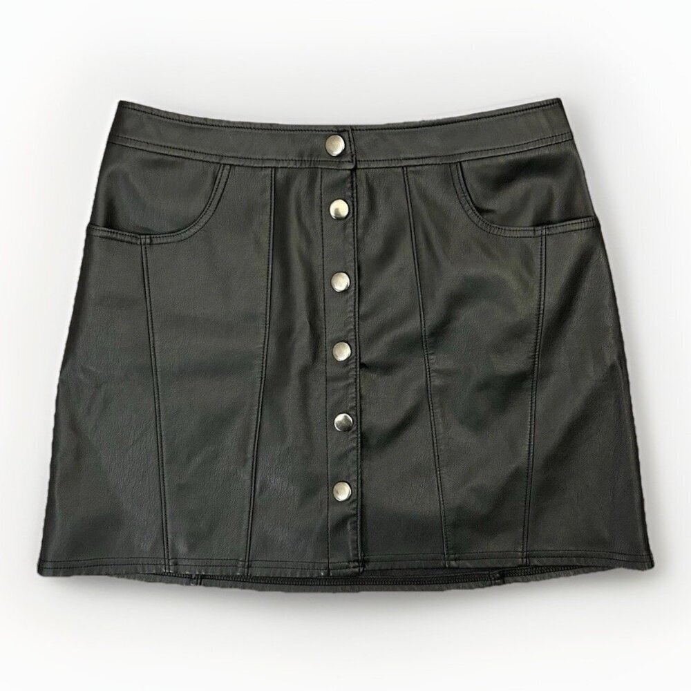 Express Women's Faux Leather Skirt Size 6 Black Front Button Closure Pockets
